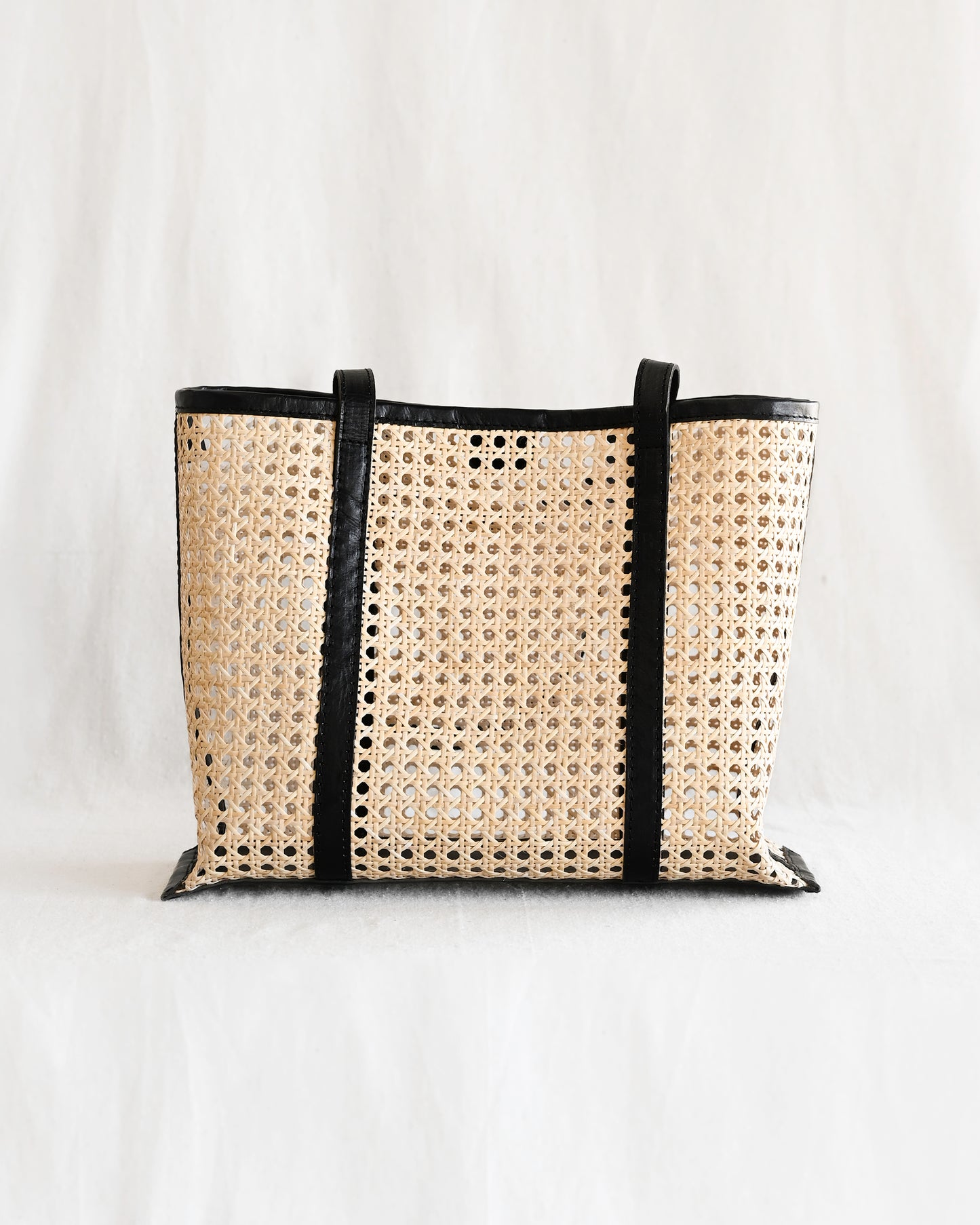 Byron Tote Black - Medium