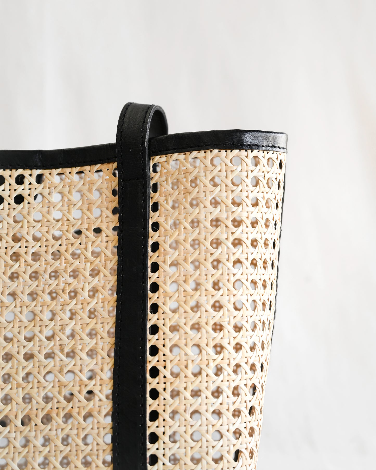 Byron Tote Black - Medium