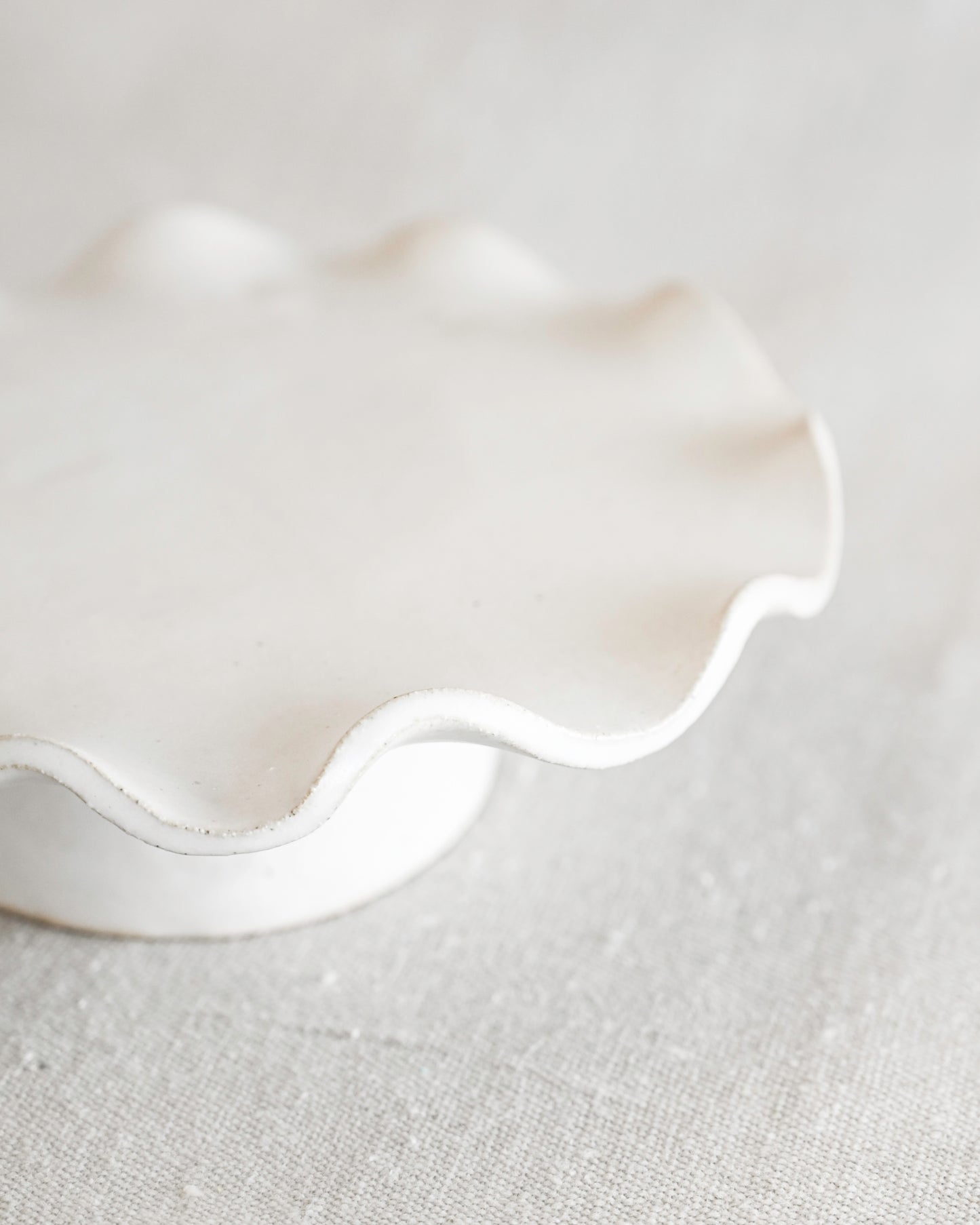 Ruffle Edge Pedestal - Small