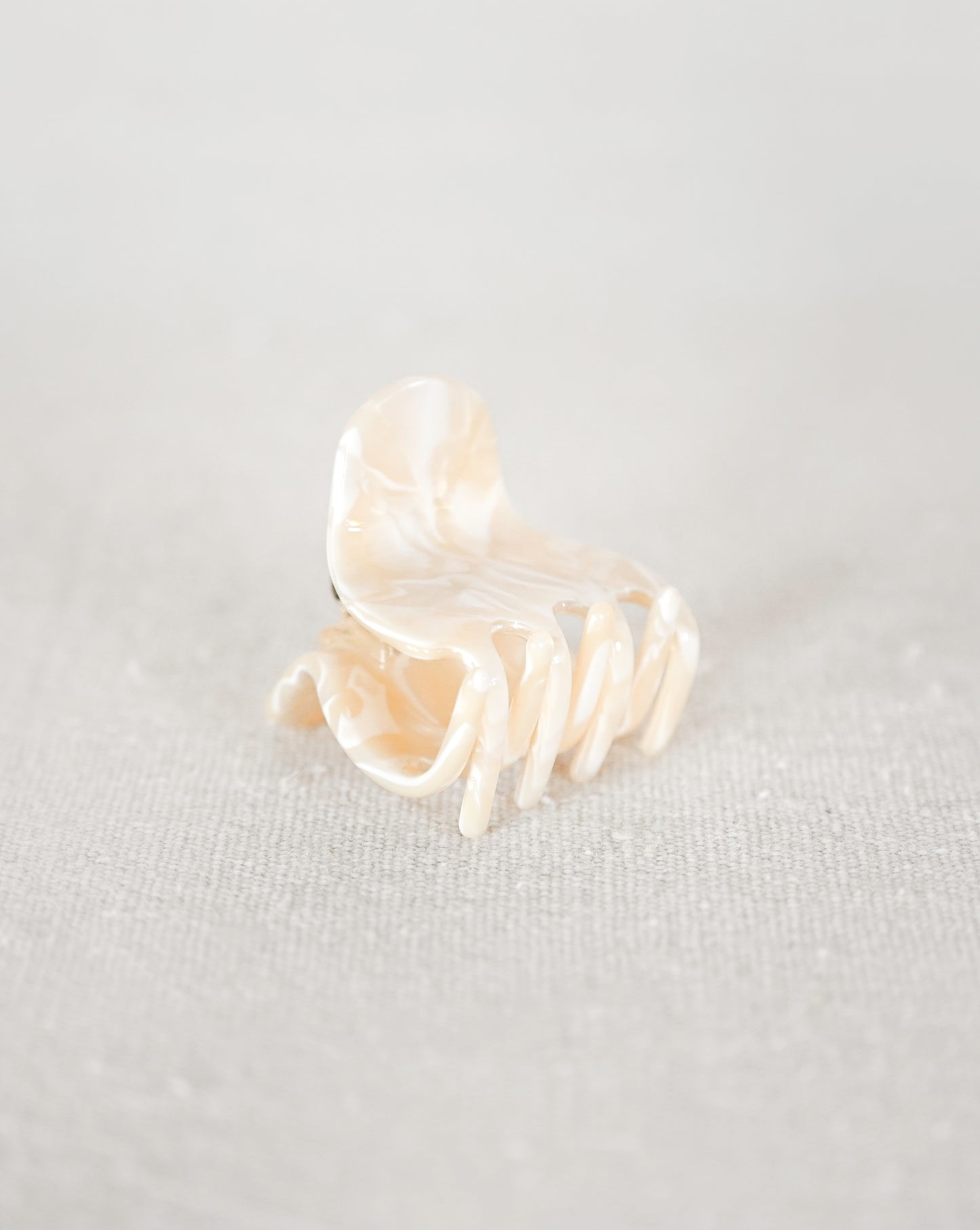 Vanilla Claw Hair Clip - Mini